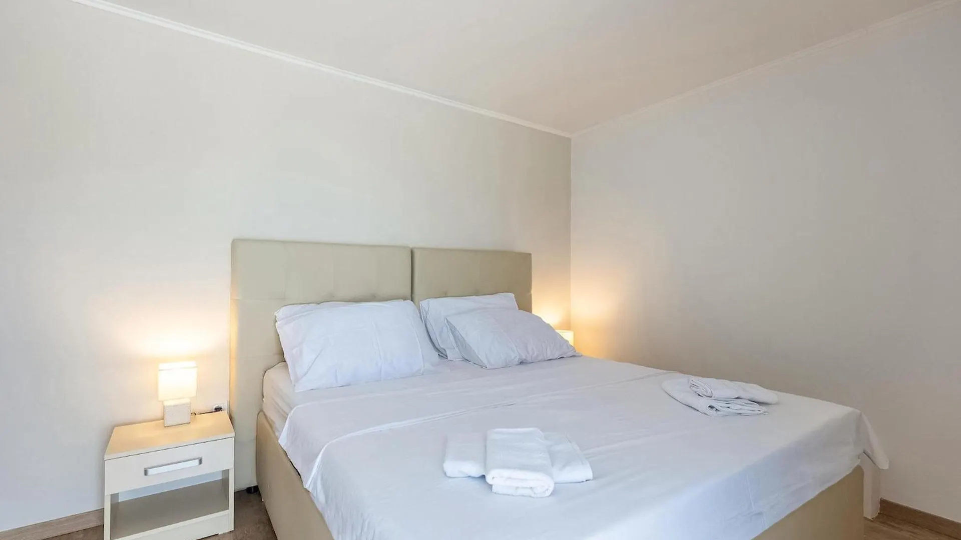 4 Bedroom Nice Home In Rovinj 0*,