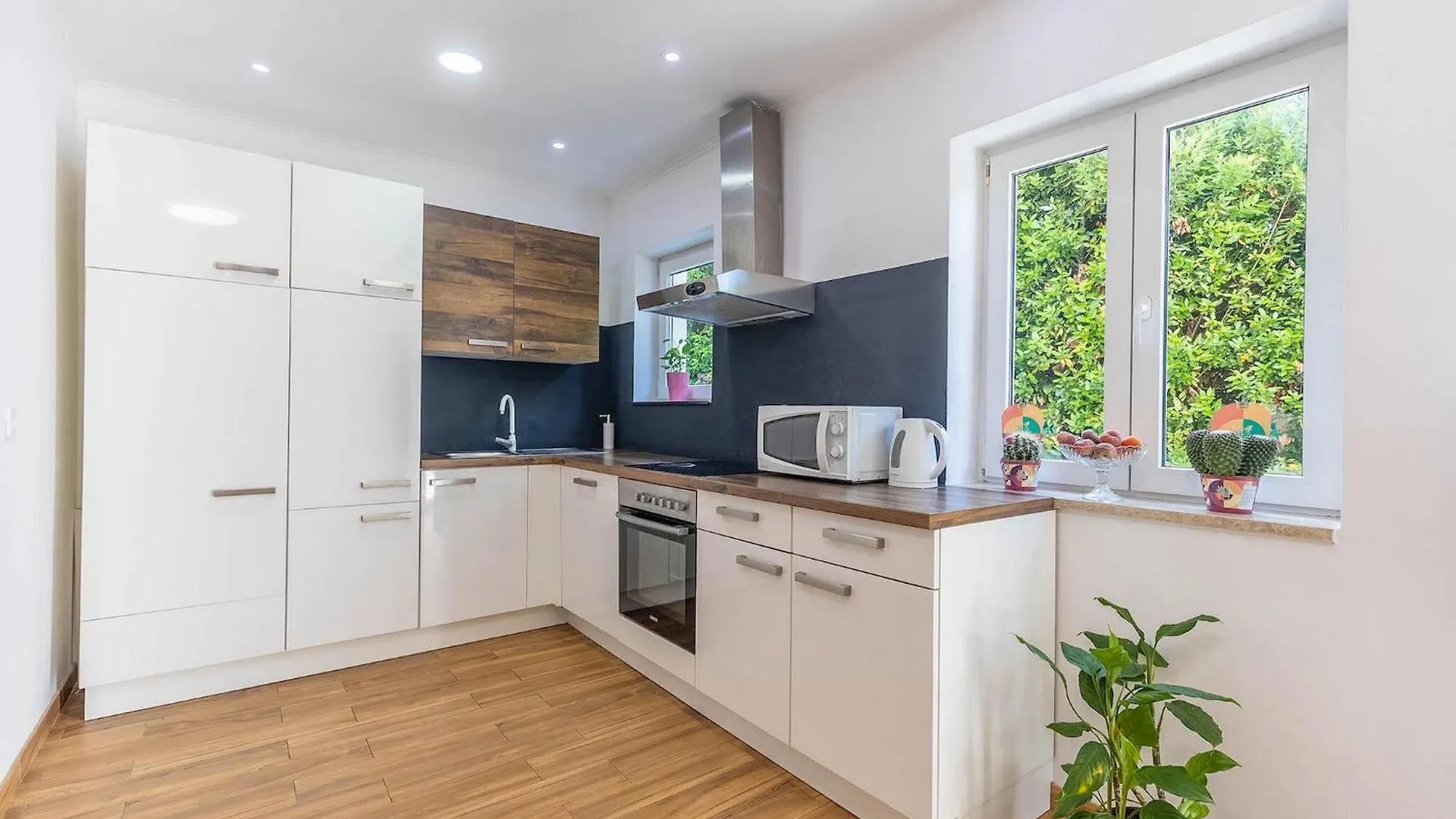 4 Bedroom Nice Home In Rovinj 0*,